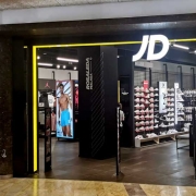 El Centro Comercial Rosaleda da la bienvenida al líder en el ámbito del urban style JD Sports