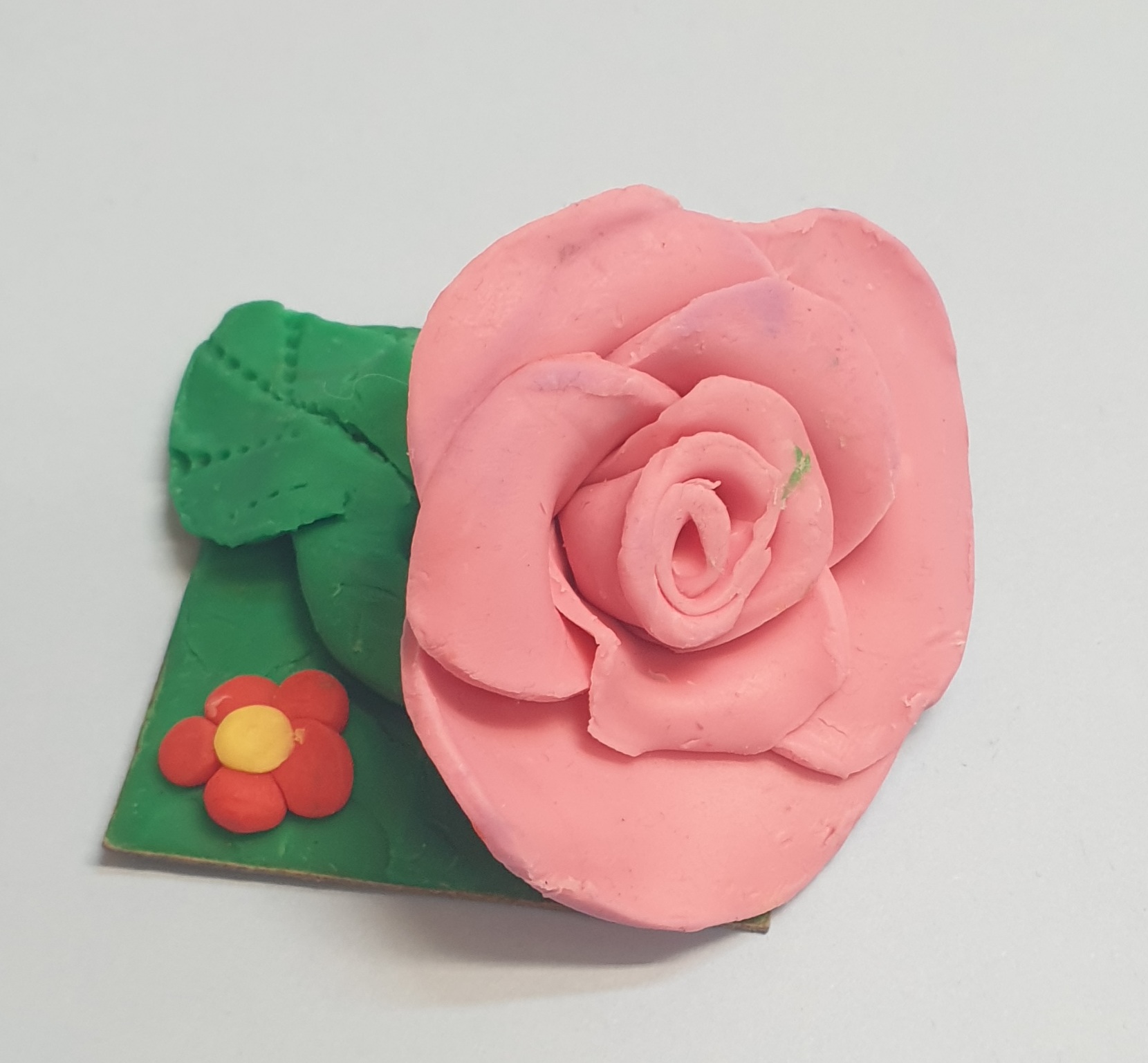 Rosaleda Kids Club: rosas de plastilina